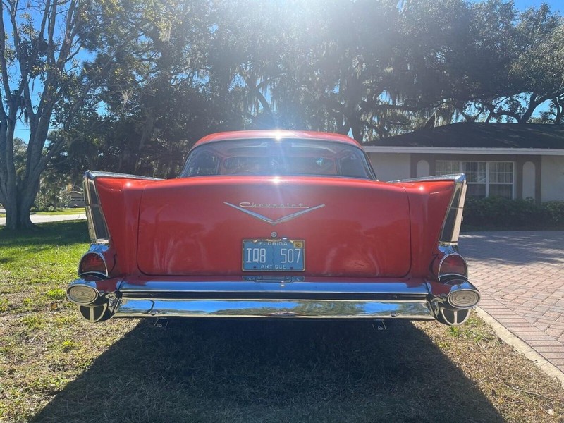 Chevrolet  Vehicle Full-screen Gallery Image 04