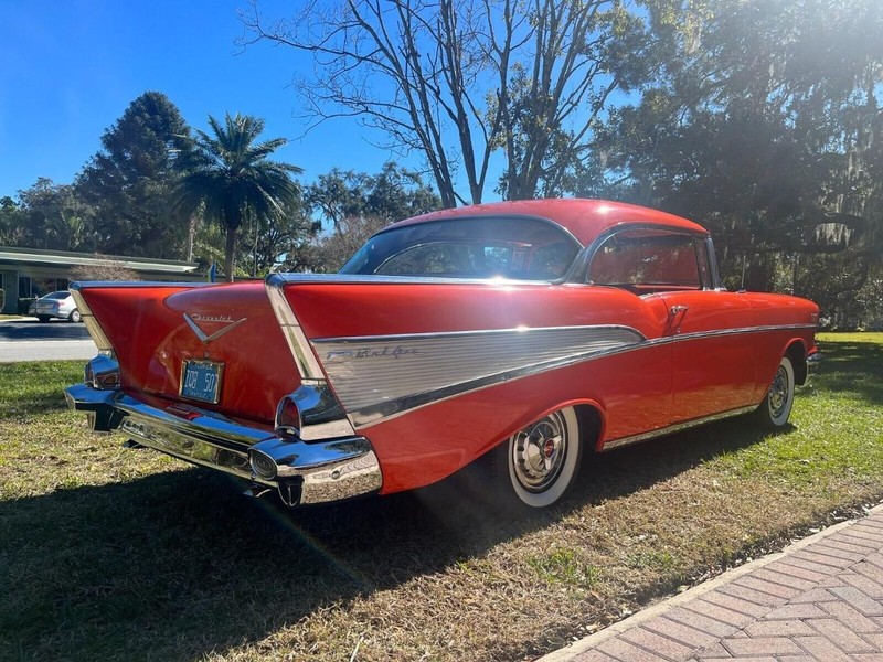 Chevrolet  Vehicle Full-screen Gallery Image 06