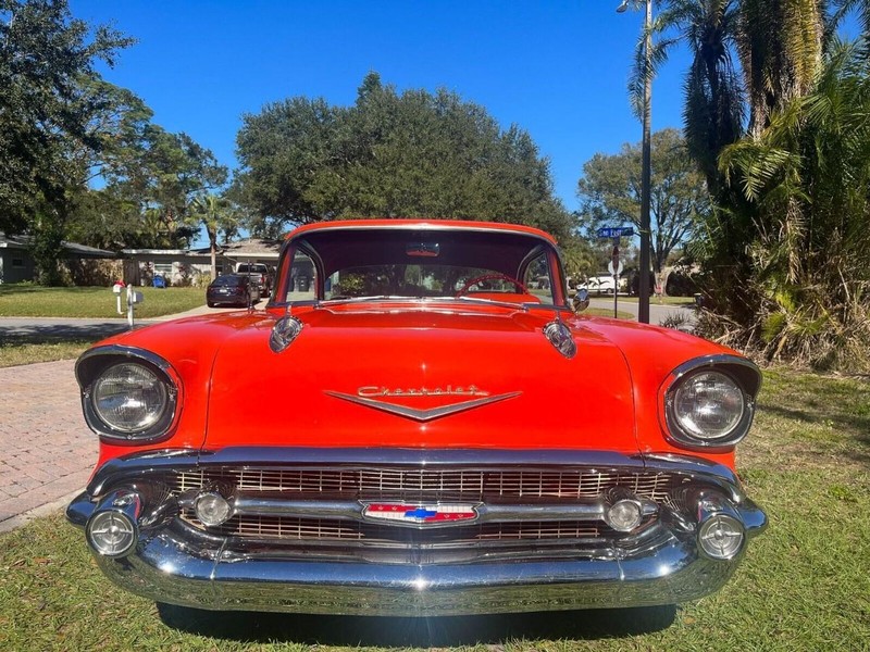 Chevrolet  Vehicle Full-screen Gallery Image 08