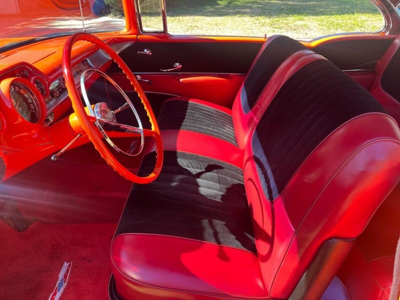 Chevrolet  Vehicle Full-screen Gallery Image 09