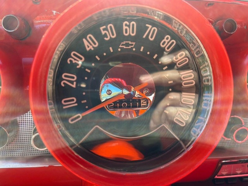 Chevrolet  Vehicle Full-screen Gallery Image 13