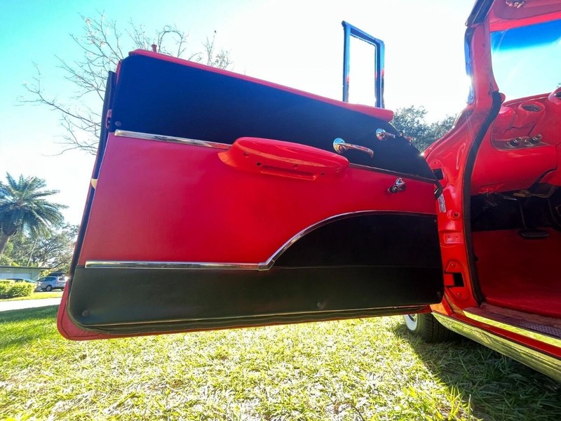 Chevrolet  Vehicle Full-screen Gallery Image 14