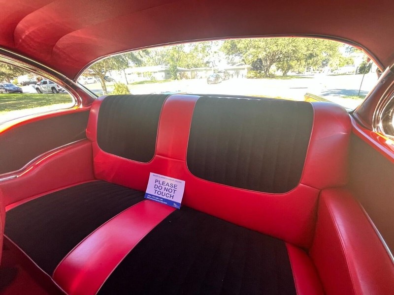 Chevrolet  Vehicle Full-screen Gallery Image 15