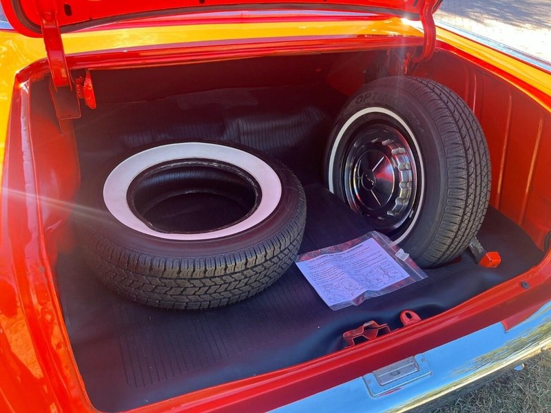 Chevrolet  Vehicle Full-screen Gallery Image 20