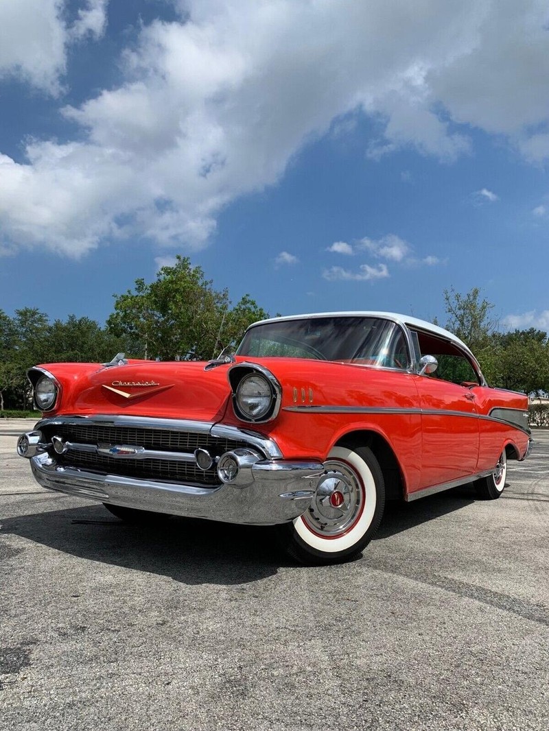 Chevrolet  Vehicle Full-screen Gallery Image 02