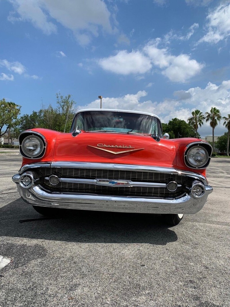 Chevrolet  Vehicle Full-screen Gallery Image 03