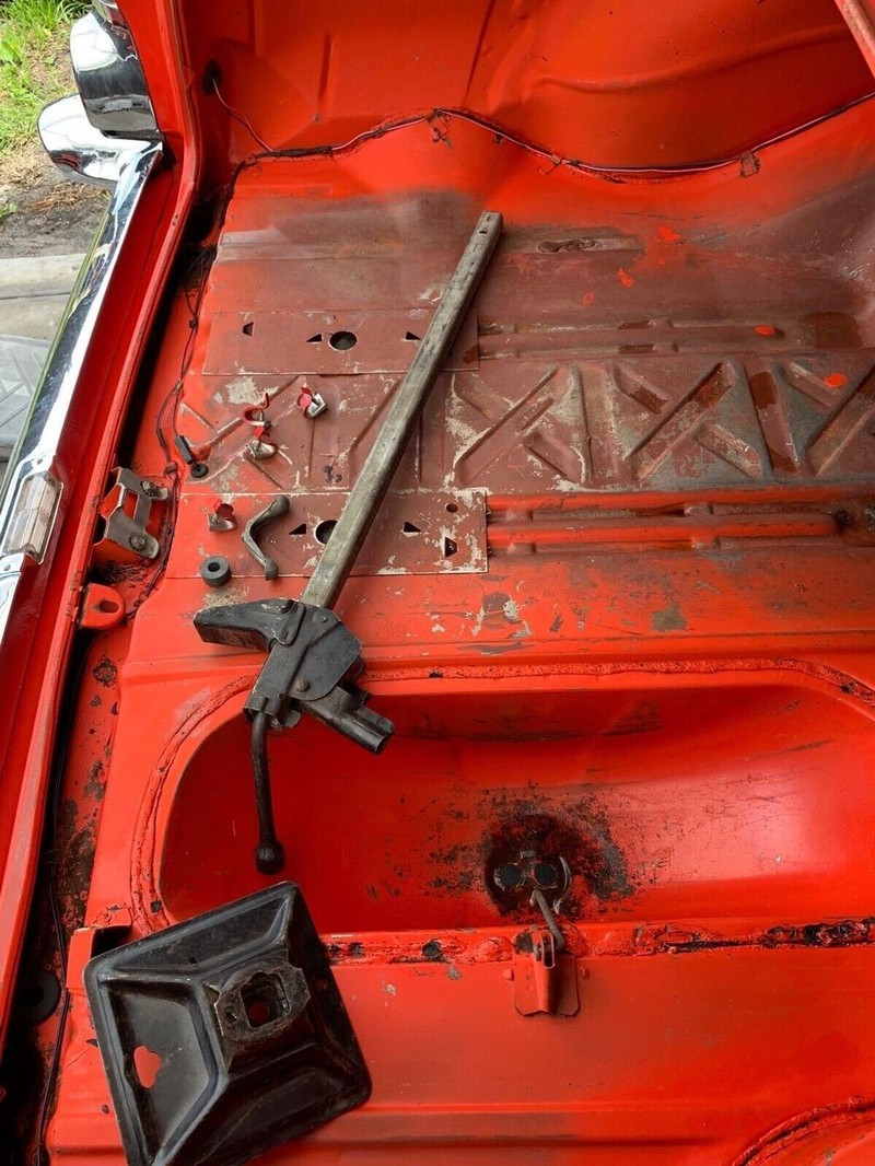 Chevrolet  Vehicle Full-screen Gallery Image 05