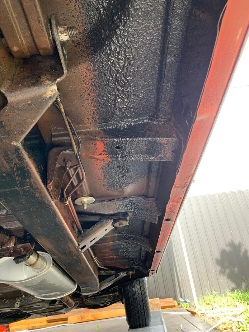 Chevrolet  Vehicle Full-screen Gallery Image 10