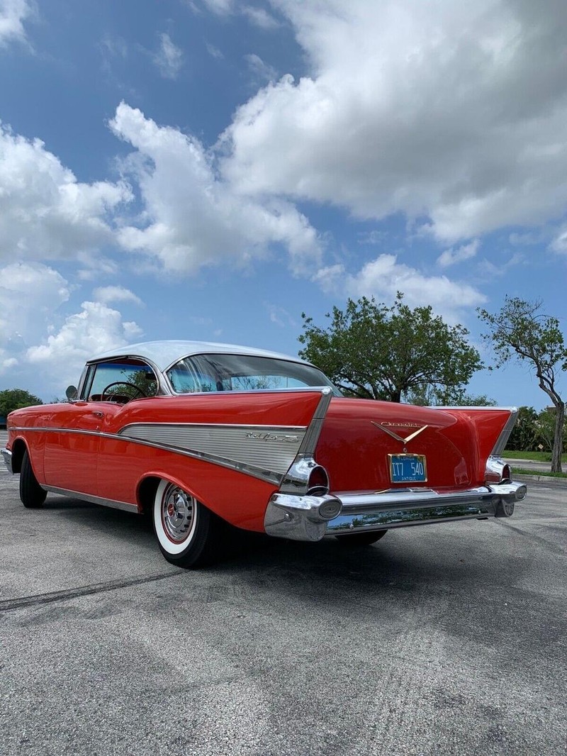 Chevrolet  Vehicle Full-screen Gallery Image 13