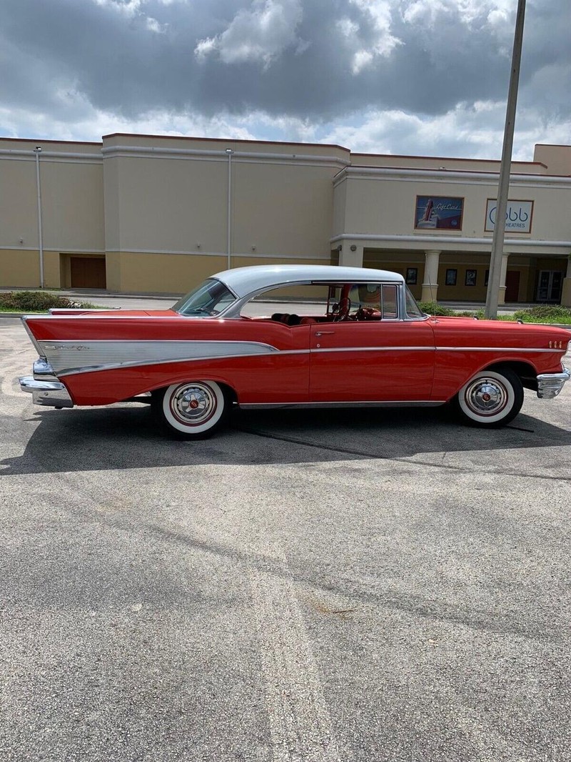 Chevrolet  Vehicle Full-screen Gallery Image 15