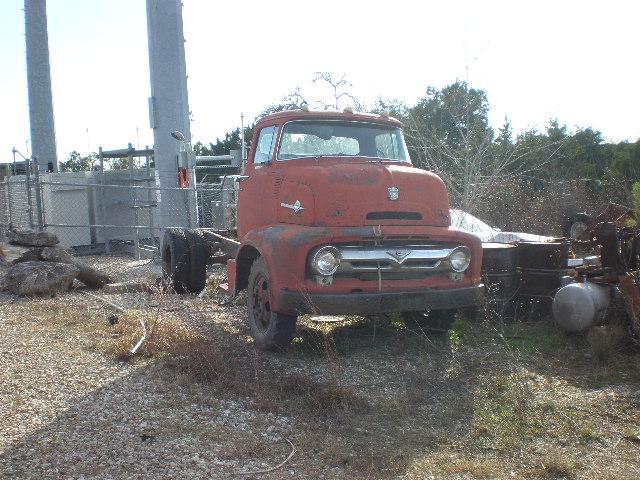 Ford F-600 Cabover Vehicle Full-screen Gallery Image 02
