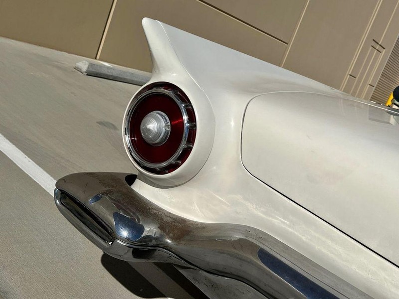 Ford Thunderbird Vehicle Full-screen Gallery Image 14