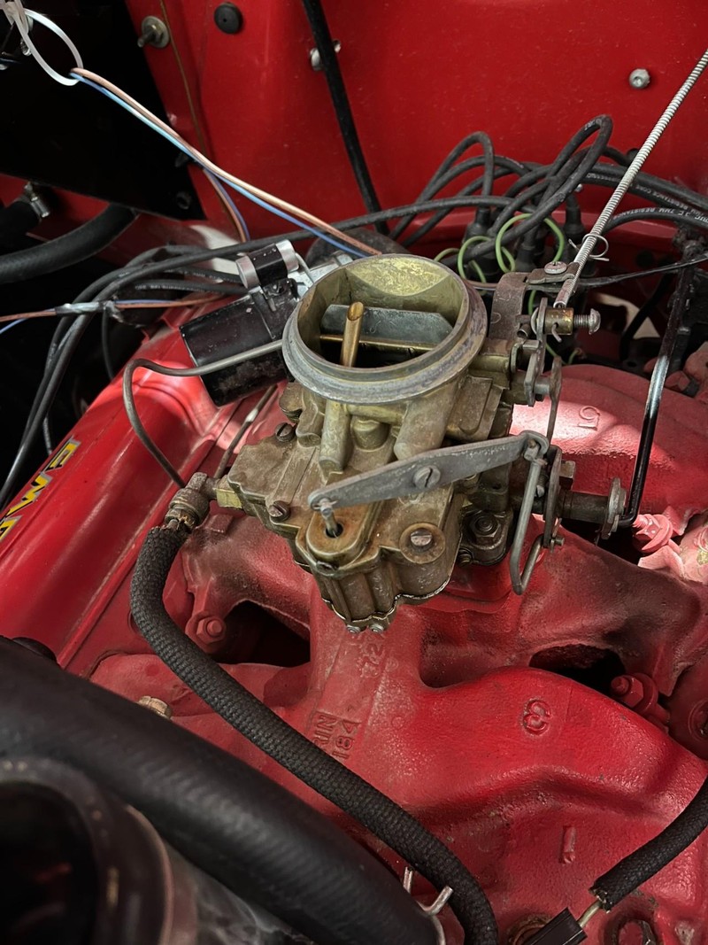 GMC C/K Pickup Vehicle Full-screen Gallery Image 02