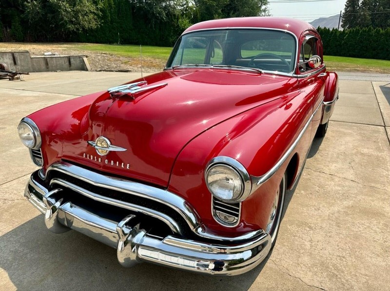 Oldsmobile 88 Vehicle Full-screen Gallery Image 03