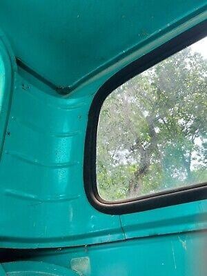 Ford F-100 Vehicle Full-screen Gallery Image 07