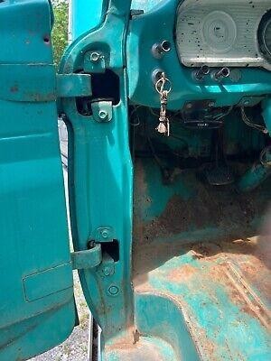 Ford F-100 Vehicle Full-screen Gallery Image 11