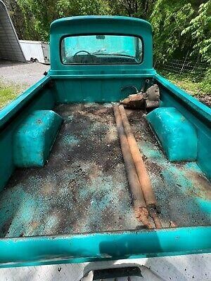 Ford F-100 Vehicle Full-screen Gallery Image 12