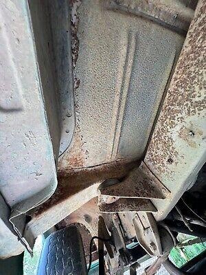 Ford F-100 Vehicle Full-screen Gallery Image 15