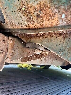 Ford F-100 Vehicle Full-screen Gallery Image 18