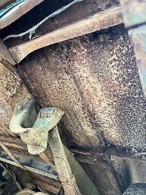 Ford F-100 Vehicle Full-screen Gallery Image 22