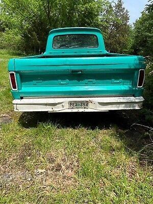 Ford F-100 Vehicle Full-screen Gallery Image 27