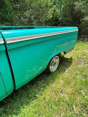 Ford F-100 Vehicle Full-screen Gallery Image 28