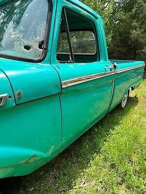 Ford F-100 Vehicle Full-screen Gallery Image 29