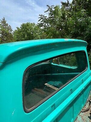 Ford F-100 Vehicle Full-screen Gallery Image 30