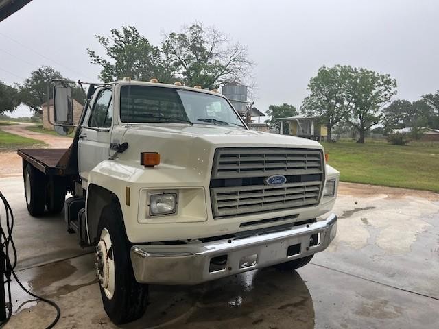 Ford Super Duty F-750 Vehicle Full-screen Gallery Image 03