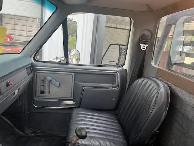 Ford Super Duty F-750 Vehicle Full-screen Gallery Image 06