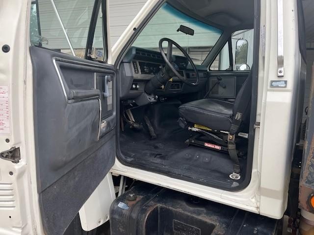 Ford Super Duty F-750 Vehicle Full-screen Gallery Image 08