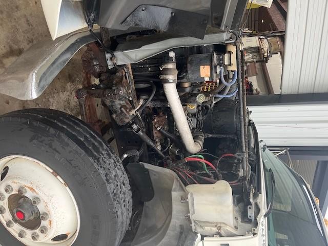 Ford Super Duty F-750 Vehicle Full-screen Gallery Image 10