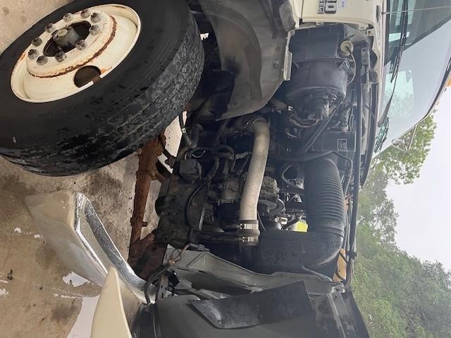 Ford Super Duty F-750 Vehicle Full-screen Gallery Image 11