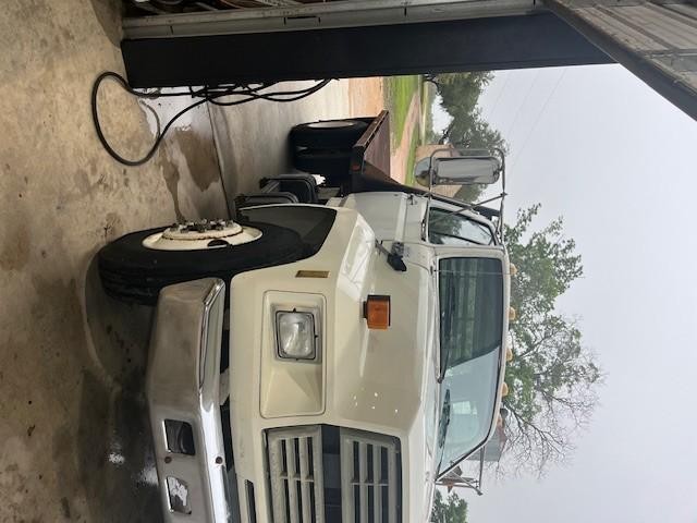 Ford Super Duty F-750 Vehicle Full-screen Gallery Image 12