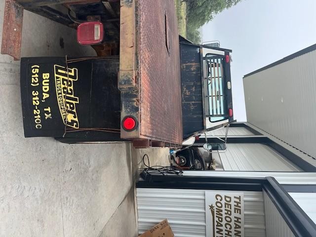 Ford Super Duty F-750 Vehicle Full-screen Gallery Image 14