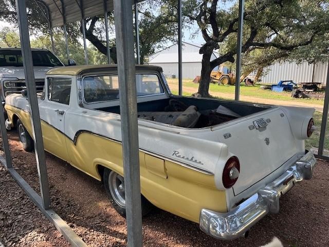 Ford   Vehicle Full-screen Gallery Image 02