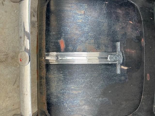 Pontiac   Vehicle Full-screen Gallery Image 02