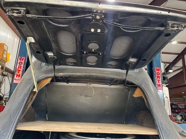 Pontiac   Vehicle Full-screen Gallery Image 04