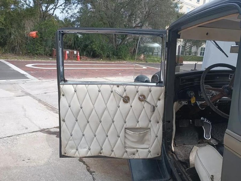 Plymouth PA Vehicle Full-screen Gallery Image 08