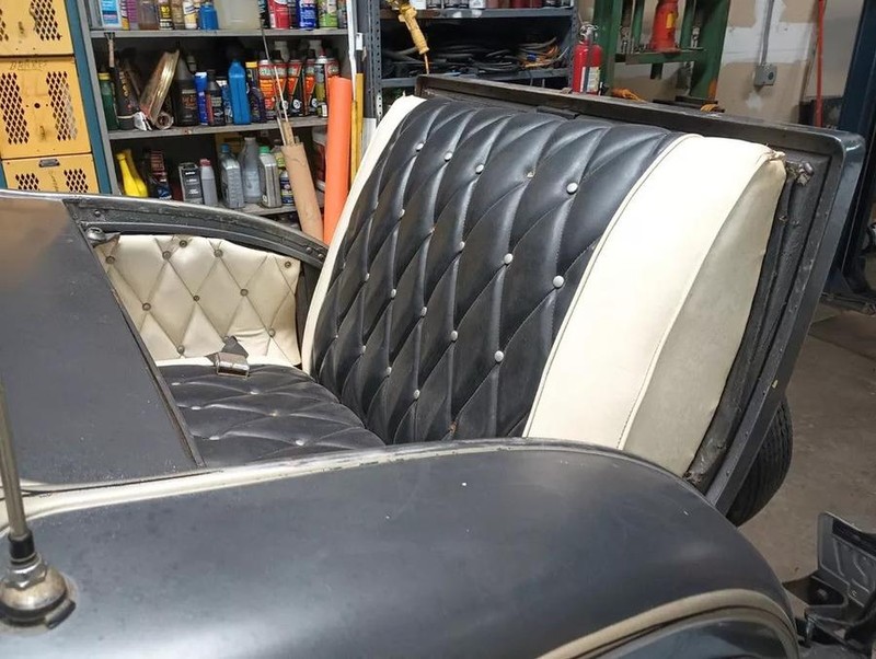 Plymouth PA Vehicle Full-screen Gallery Image 09