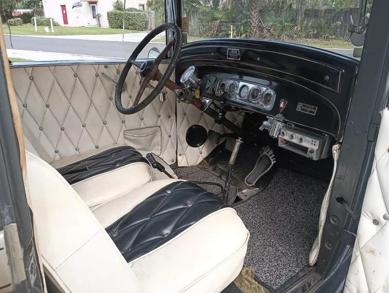 Plymouth PA Vehicle Full-screen Gallery Image 11