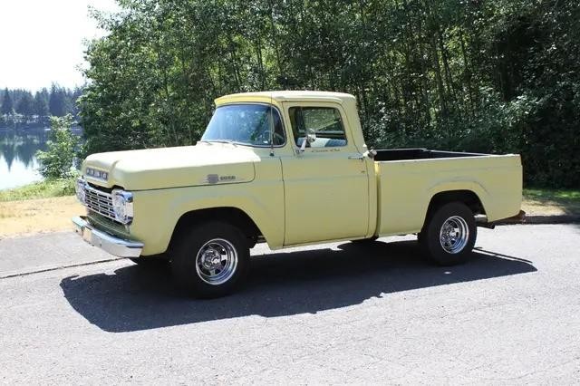 Ford F-100 Vehicle Full-screen Gallery Image 02