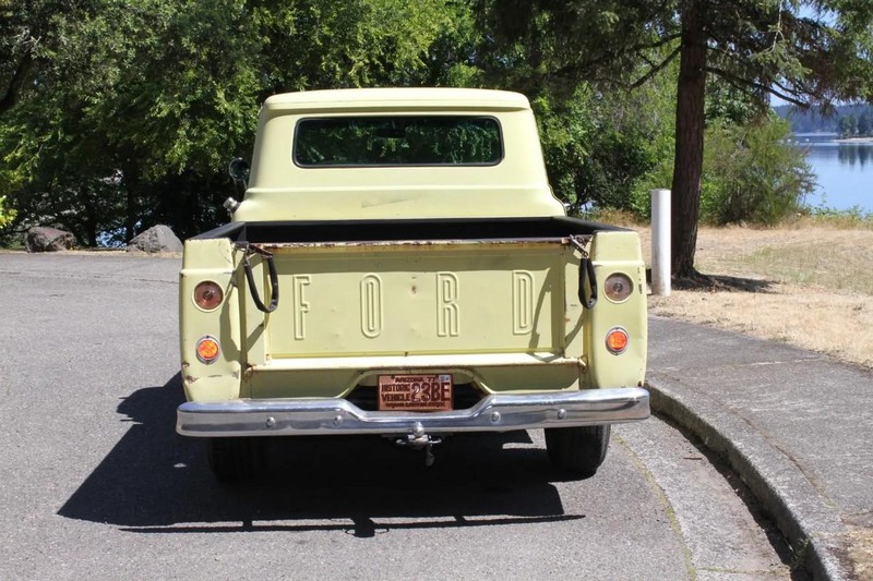 Ford F-100 Vehicle Full-screen Gallery Image 06