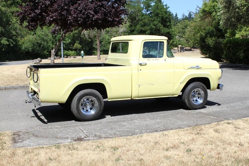 Ford F-100 Vehicle Full-screen Gallery Image 08