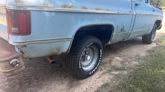 GMC Sierra C/K1500 Vehicle Full-screen Gallery Image 02