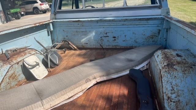 GMC Sierra C/K1500 Vehicle Full-screen Gallery Image 09