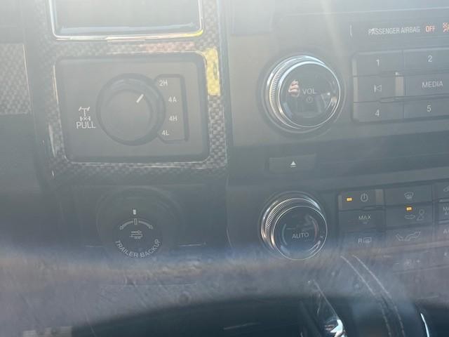 Ford F-150 Vehicle Full-screen Gallery Image 12