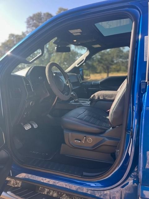 Ford F-150 Vehicle Full-screen Gallery Image 15