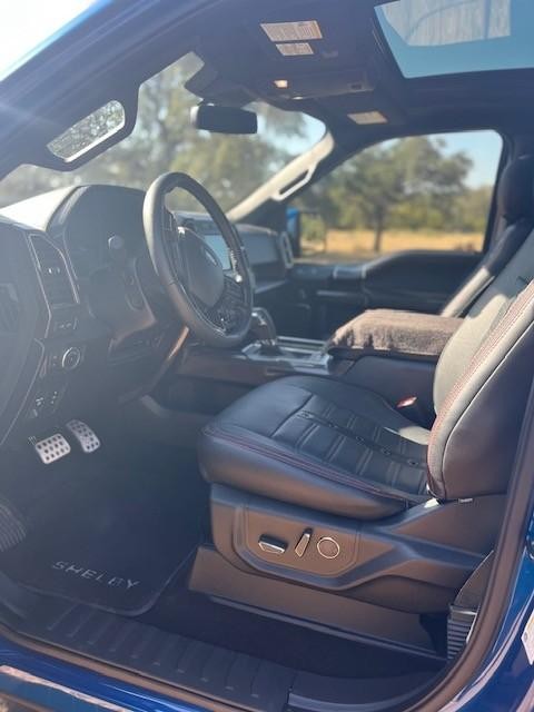 Ford F-150 Vehicle Full-screen Gallery Image 16