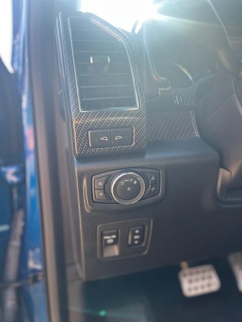 Ford F-150 Vehicle Full-screen Gallery Image 18